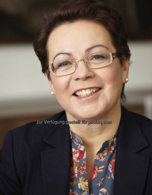 Karolina Offterdinger, Vorstand OeKB Versicherung AG, bringt mit der Easy Pauschal ein neues Produkt speziell für KMU auf den Markt (27.06.2013) 