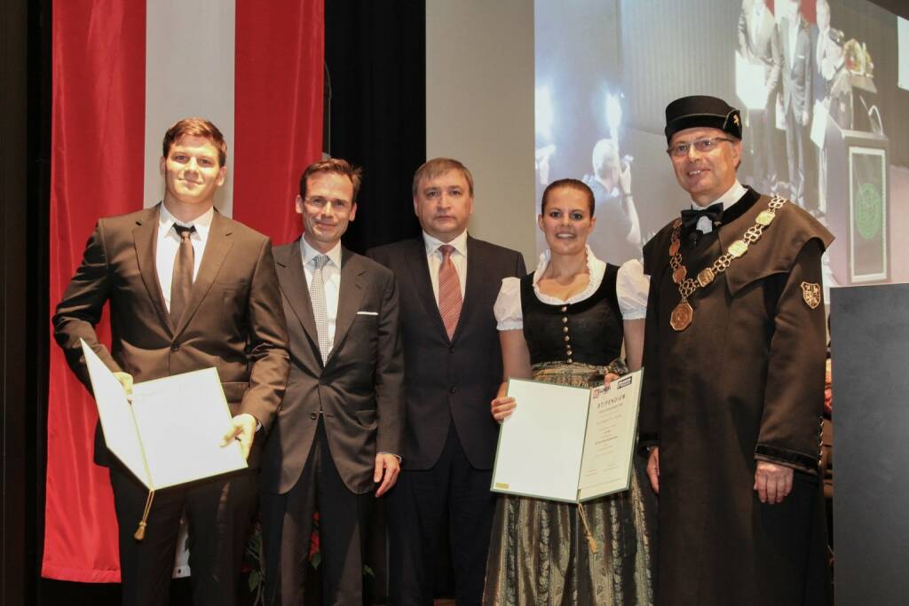 LUKOIL vergibt erneut Stipendien an Studierende der Montanuni Leoben, Bild (v.l.n.r.): Christian Wimmer, Robert Gulla (CEO LUKOIL Holding GmbH), Vadim L. Voevodkin, (Generaldirektor LUKOIL Engineering), Elisabeth Csar, Univ.-Prof. Dipl.-Ing. Dr.techn. Dr.h.c. Wilfried Eichlseder (Rektor der Montanuniversität Leoben); Fotocredit:Pawel Gruszkiewicz, © Aussender (17.07.2019) 