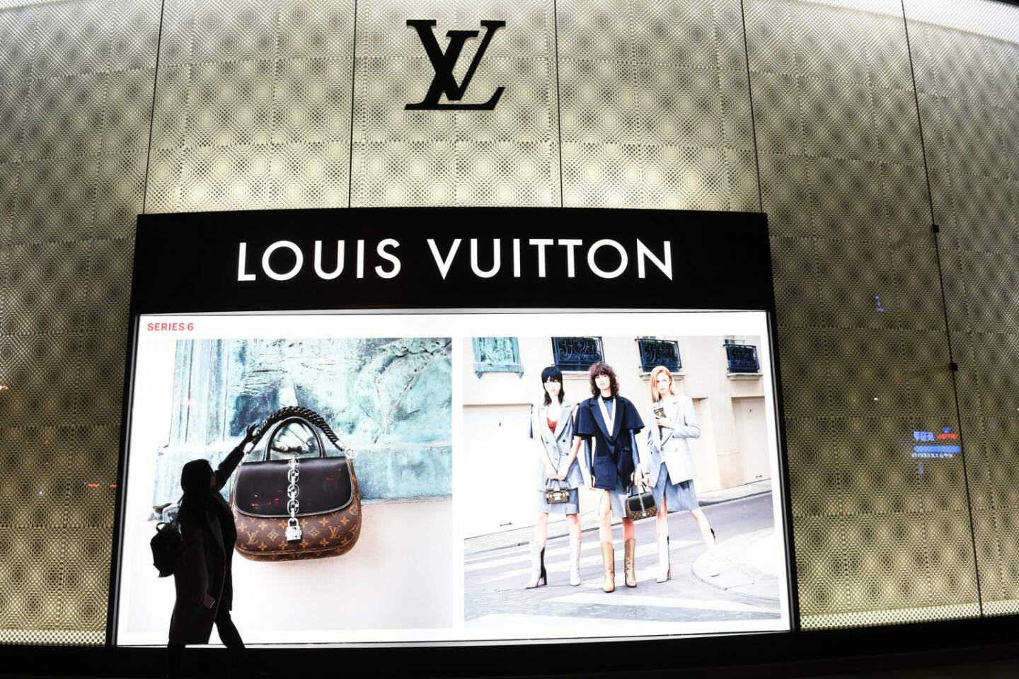 LVMH Moët Hennessy - Louis Vuitton Société Européenne Stock