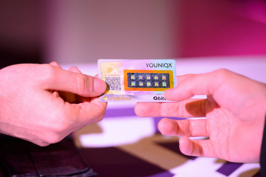 Mit Chainlock hat das Tochterunternehmen YOUNIQX Identity AG der Österreichischen Staatsdruckerei eine hoch- und fälschungssichere Coldwallet-Lösung entwickelt. Damit lassen sich digitale Währungen (z.B. Bitcoins) sicher offline verwahren. Die kryptografischen Schlüssel sind nur dem Nutzer auf Bedarf bekannt. Fotocredit: OeSD/APA-Fotoservice/Hörmandinger, © Aussender (29.07.2019)