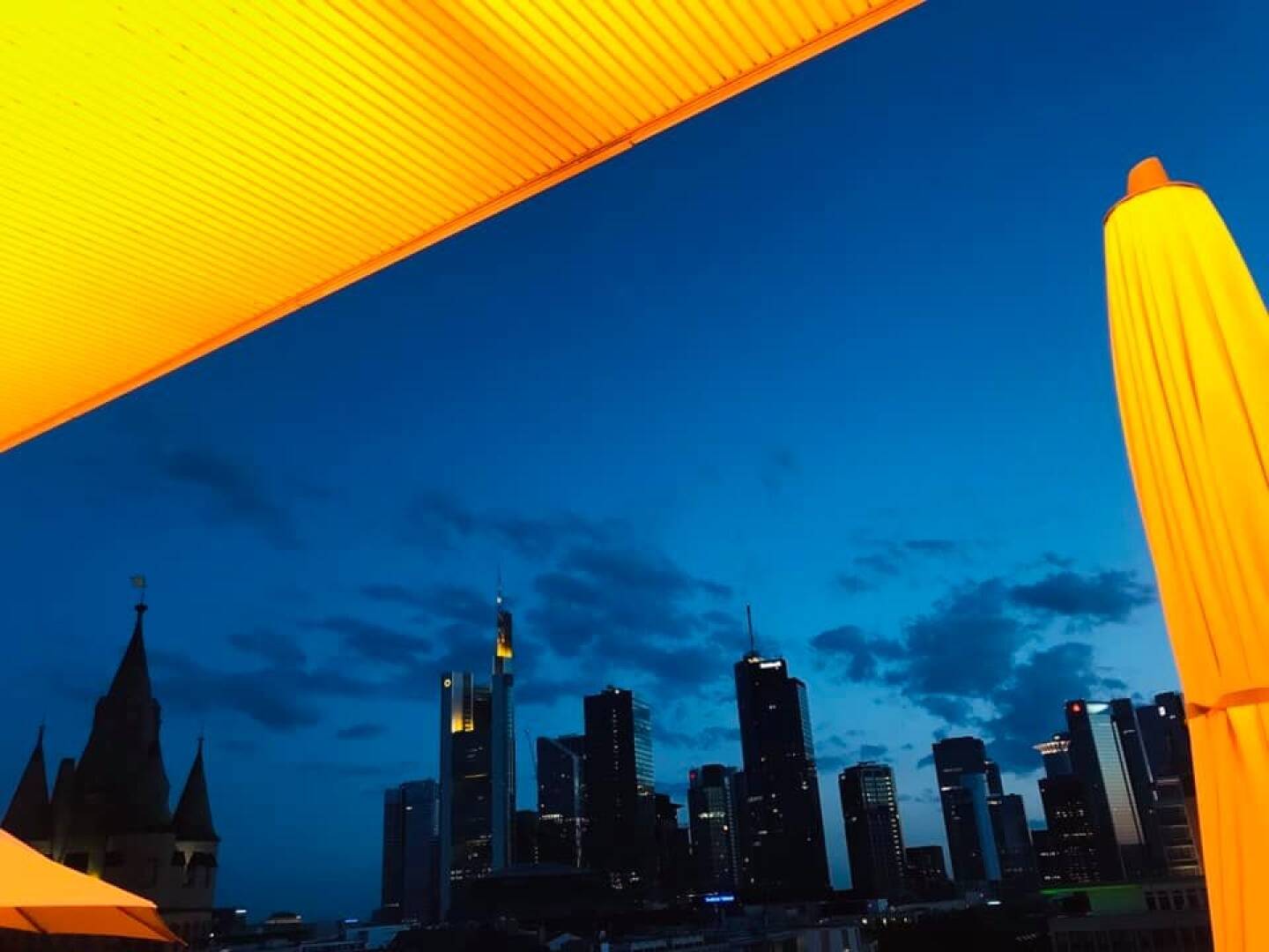 Frankfurt DAX Summer Night City 
#rooftopbar #summerinthecity #summervibes #weekendvibes #frankfurtammain