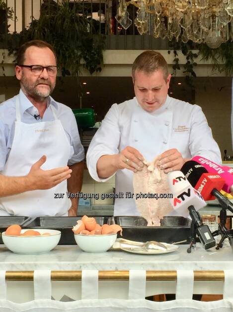 Sepp Schellmann und Küchenchef Jürgen Gschwendtner im Meissl & Schadn bereiten für uns Schnitzel zu, 16.8.19 (18.08.2019) 