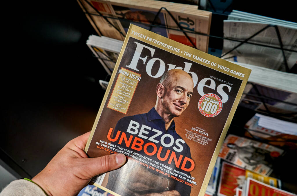 Jeff Bezos, Cover Forbes Magazine - https://de.depositphotos.com/236699016/stock-photo-amsterdam-netherlands-october-2018-forbes.html, © <a href=