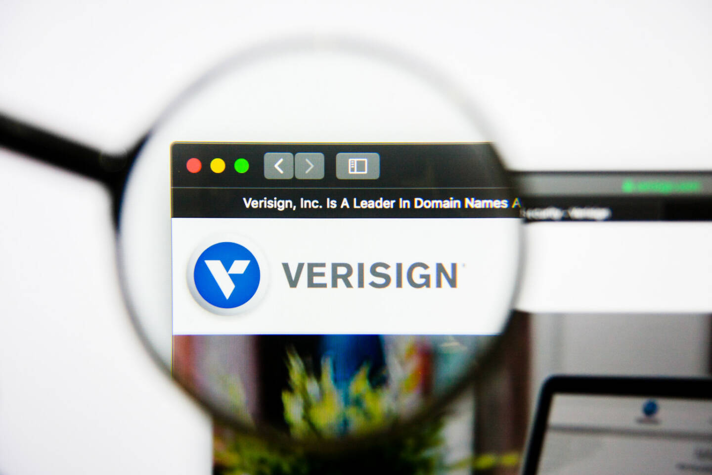 VeriSign website homepage. VeriSign logo - https://de.depositphotos.com/250988982/stock-photo-los-angeles-california-usa-25.html