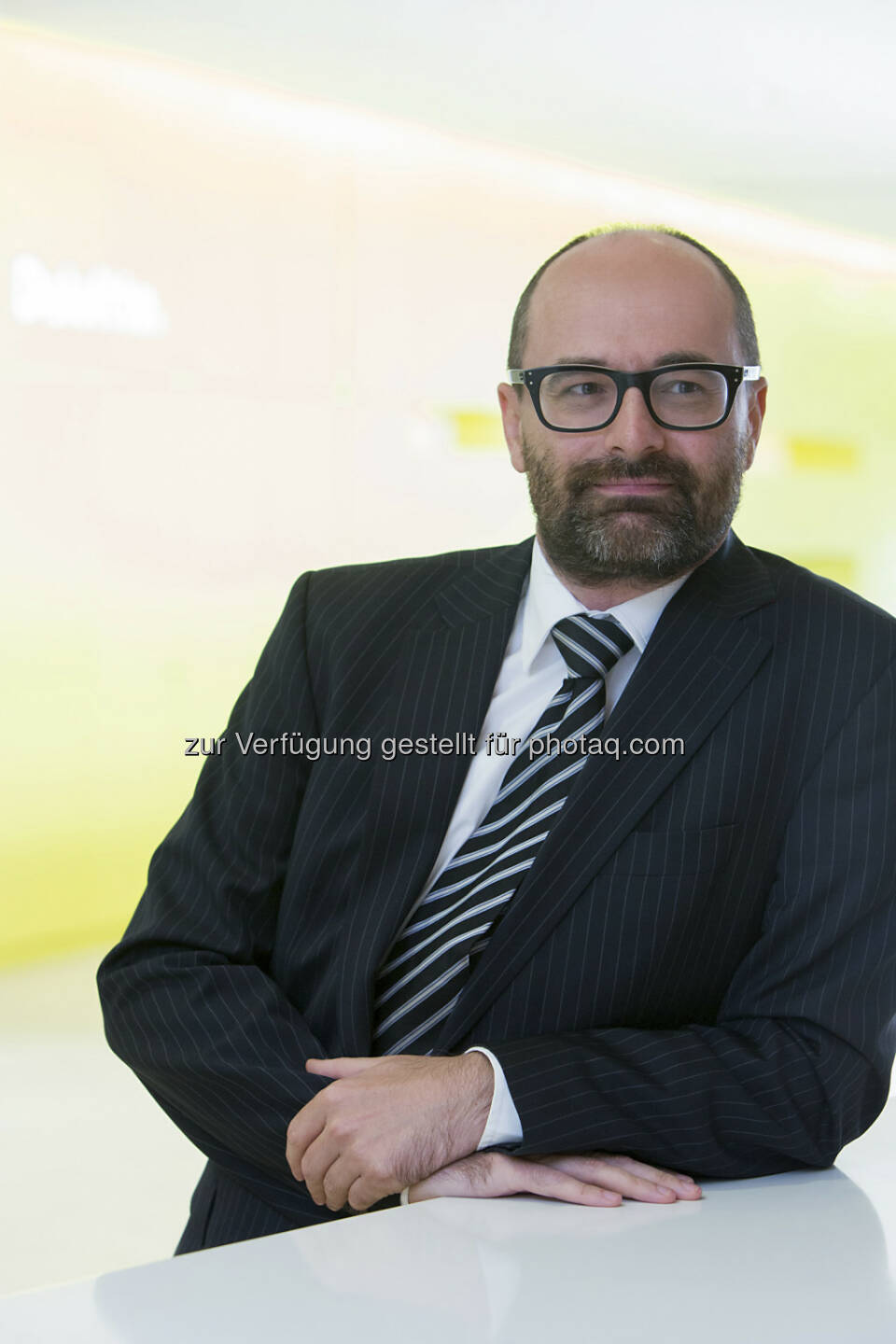 Norbert Bramerdorfer ist seit 2000 bei Deloitte tätig. Der Steuerberater ist spezialisiert auf die steuerliche Beratung von in- und ausländischen Unternehmen der Finanzdienstleistungsbranche. Das Beratungsspektrum reicht von der klassischen Steuerberatung im Bereich des Körperschaft- und Umsatzsteuerrechts über Projektberatung und steuerliche Spezialthemen des Verfahrens-, Umgründungs- und Internationalen Steuerrechts bis hin zu ausländischen Rechtsthemen wie dem von Banken derzeit weltweit zu implementierenden U.S. Foreign Account Tax Compliance Act („FATCA“), wo er sich als ausgewiesener Spezialist einen Namen gemacht hat. Der promovierte Jurist und Absolvent der London School of Economics ist seit seiner Zeit als Universitätsassistent auch als steuerlicher Fachautor und -vortragender tätig (© Martina Draper http://www.martina-draper.at )