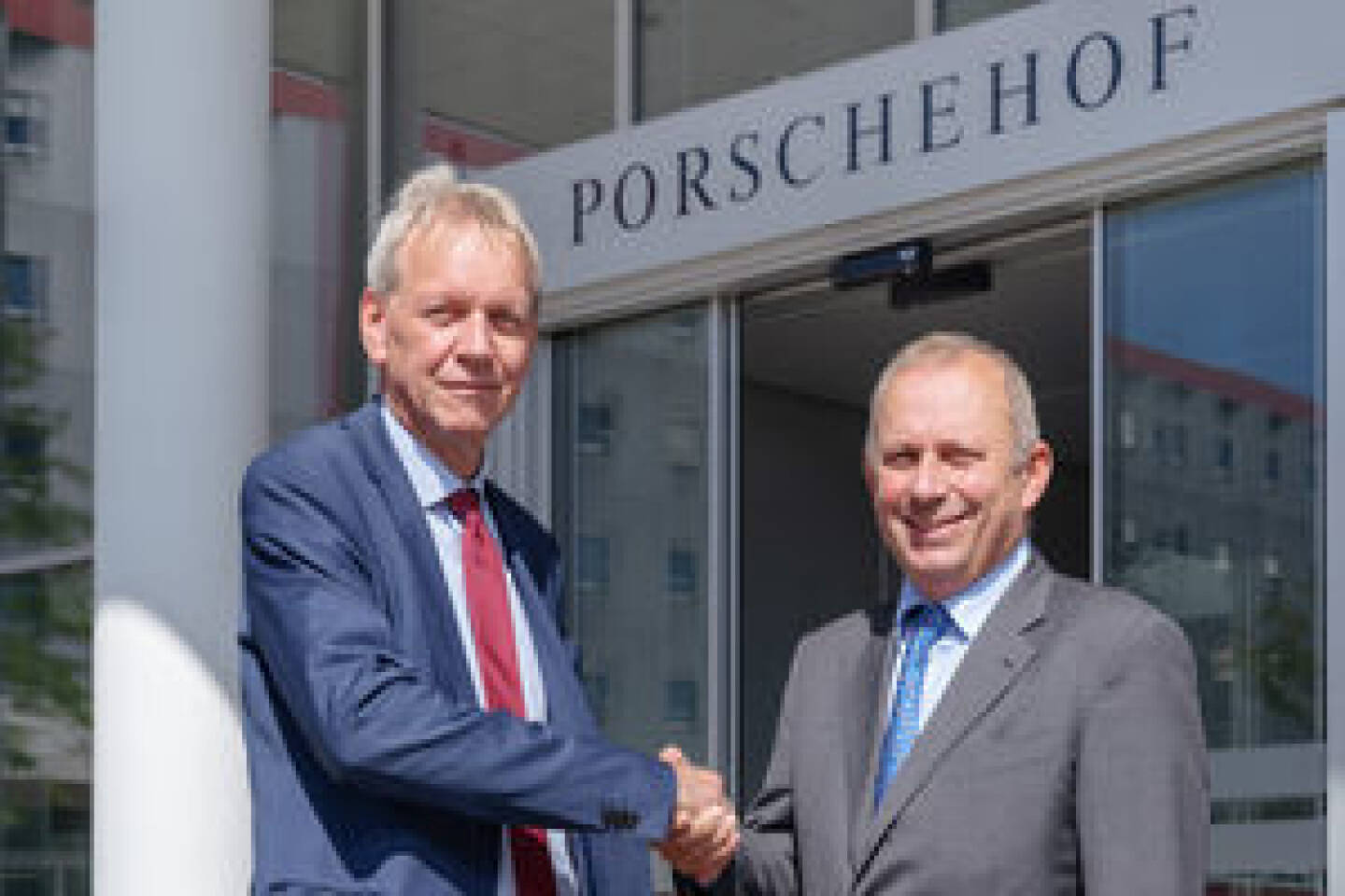 VBV-Pensionskasse übernimmt Porsche Pensionskasse: Gernot Heschl, VBV und Hans Peter Schützinger, Porsche Holding Salzburg, Credit: Porsche