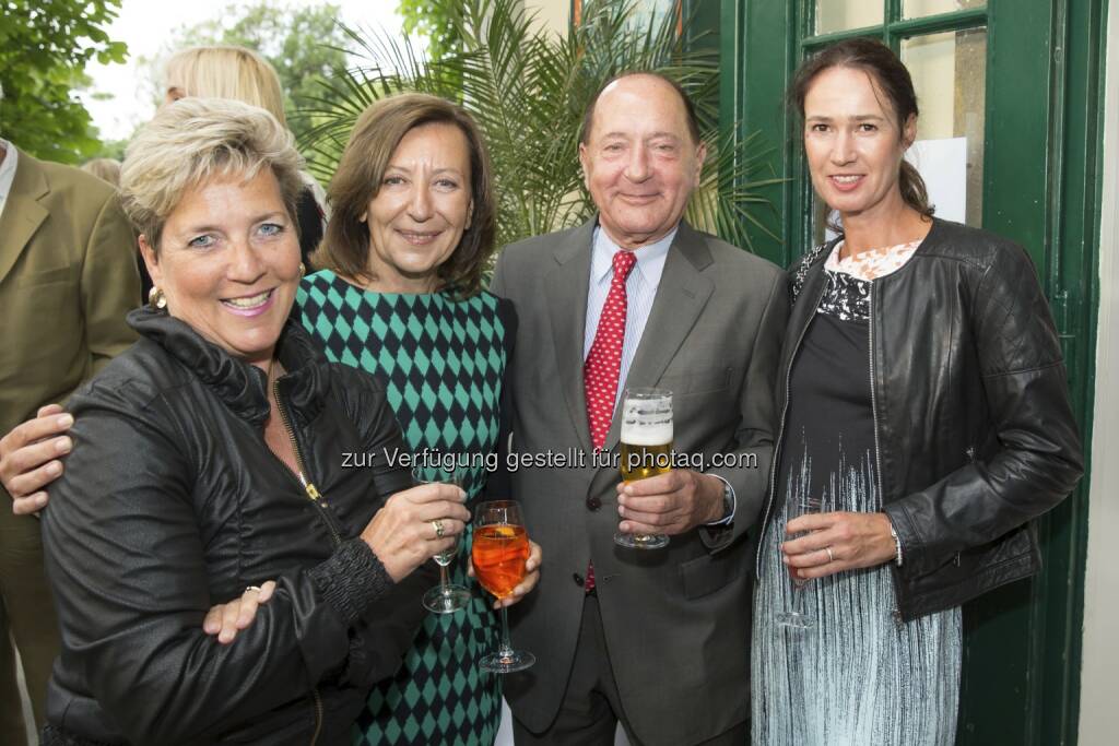 Dagmar Lang, Geschäftsführerin und Herausgeberin Manstein
Verlag, Helga Tomaschtik, geschäftsführende Gesellschafterin Lang &
Tomaschtik Communications, Mario Rehulka, Präsident
Austrian Aviation Association, Susanne Rehulka (c) www.annarauchenberger.com (02.07.2013) 