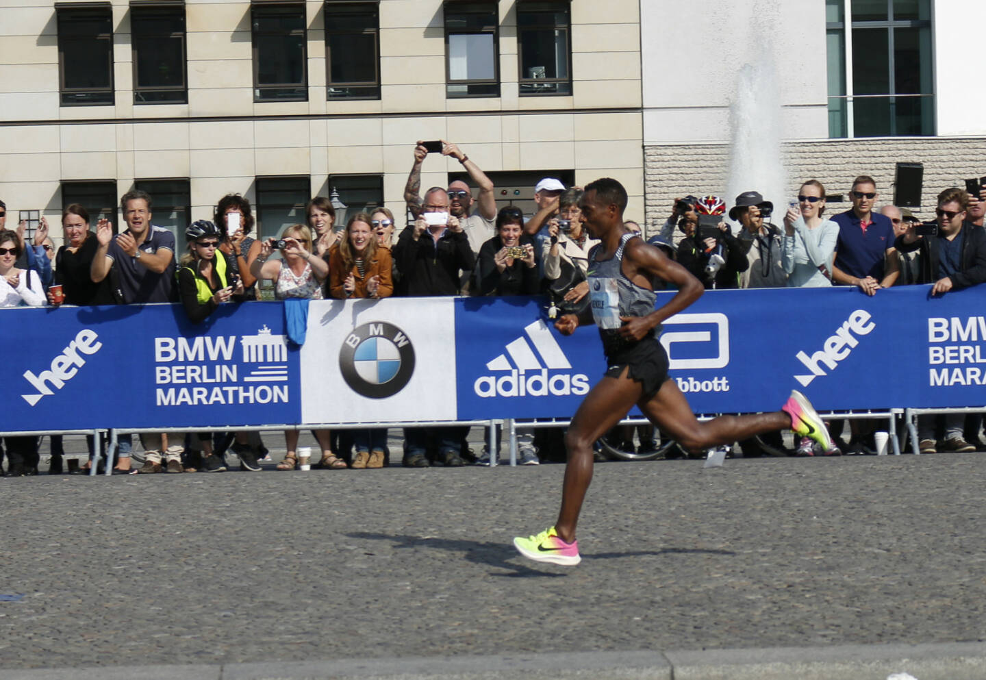 Kenenisa Bekele - Berlin-Marathon, 25. September 2016, Berlin - https://de.depositphotos.com/161266390/stock-photo-kenenisa-bekele-running.html