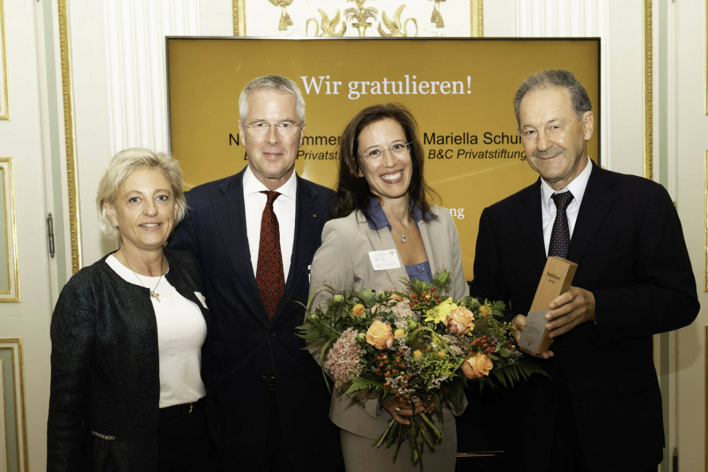 Mariella Schurz, Generalsekretärin der B&C Privatstiftung und Nobert Zimmermann, Vorstandsmitglied der Berndorf Privatstiftung, konnten für die Gründung der MEGA Bildungsstiftung die heuer erstmals vergebene Auszeichnung Stifter des Jahres entgegennehmen. Die MEGA Bildungsstiftung wurde von der B&C Privatstiftung und Berndorf Privatstiftung ins Leben gerufen mit dem Ziel, Chancenfairness in der Bildung und den Ausbau der allgemeinen Wirtschaftskompetenzen der Österreicherinnen und Österreicher von Kindheit an zu fördern. v.l.n.r. Katharina Turnauer (VGS), Franz Karl Prüller (VGS), Mariella Schurz (B&C), Norbert Zimmermann (Berndorf) Copyright: Sima Prodinger