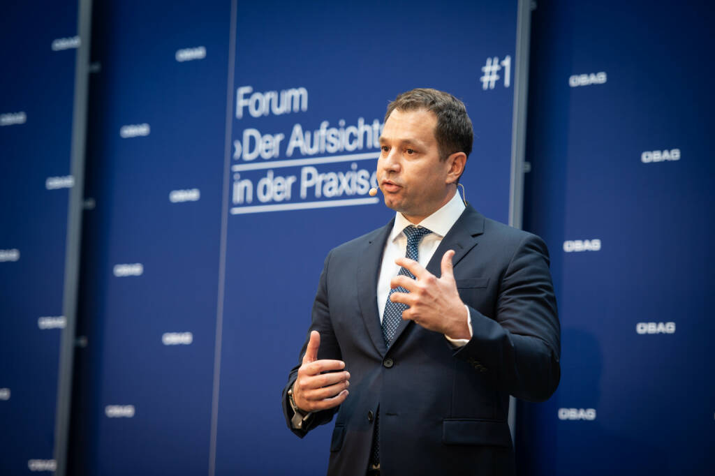 Im Mittelpunkt des ersten ÖBAG-Forums stand die nachhaltige Stärkung von Governance-Standards. ÖBAG-Vorsgand Thomas Schmid: Wir sehen uns heute damit konfrontiert, dass Branchen immer komplexer werden. Damit ändern sich auch die Ansprüche an die Aufsichtsräte. Spezifische Expertise, sowie ein ausgewogener Mix aus Kontroll- und Sparringfunktion definieren das neue Verständnis von Aufsichtsräten;  Fotocredit:ÖBAG (19.10.2019) 