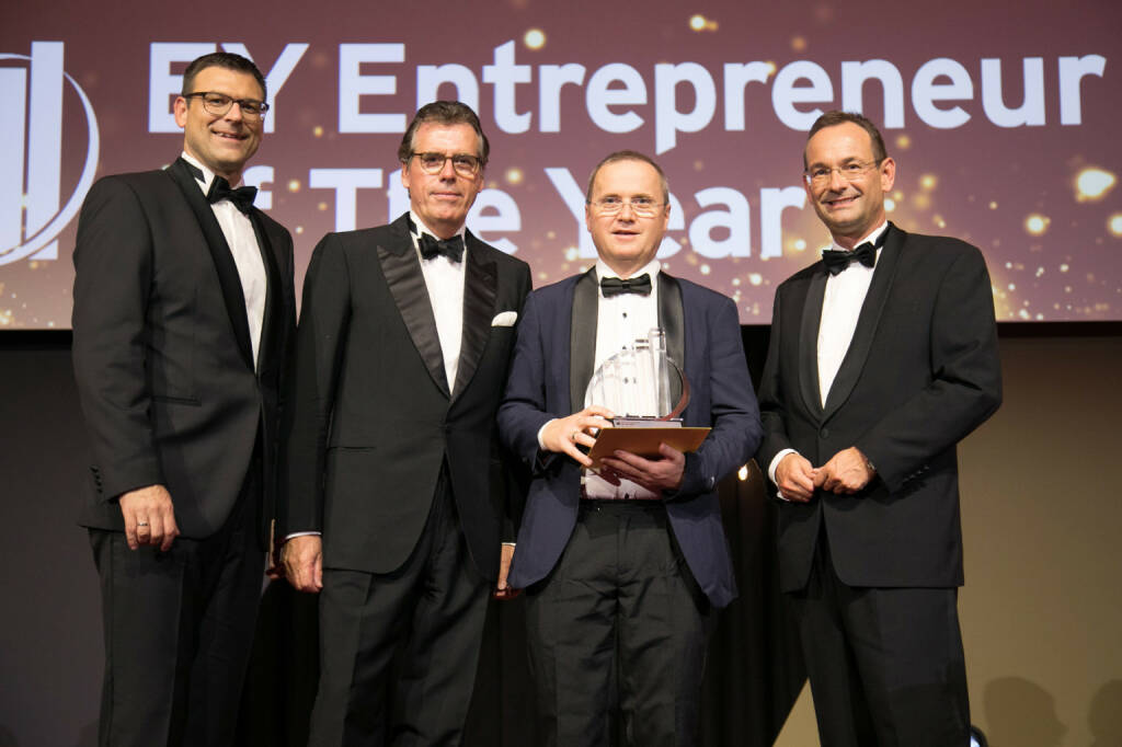 EY Entrepreneur Of The Year 2019: EY Entrepreneur Of The Year in der Kategorie Industrie & Hightech (v.l.n.r.): Gunther Reimoser, Country Managing Partner EY Österreich, Christian C. Pochtler, Präsident der Industriellenvereinigung Wien, Christoph Steindl, Catalysts, Erich Lehner, Program Partner des EY Entrepreneur Of The Year in Österreich 
Copyright: EY (21.10.2019) 