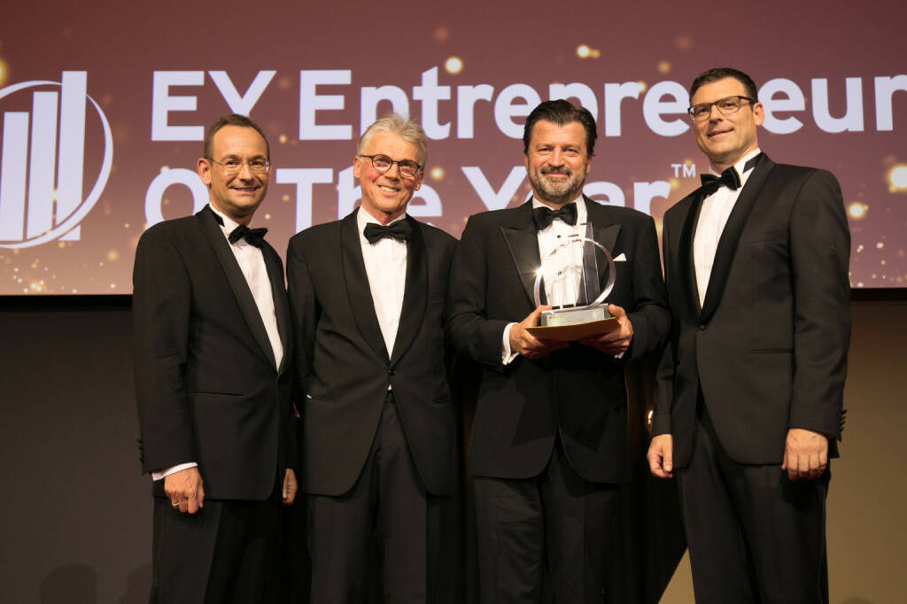 EY Entrepreneur Of The Year in der Kategorie Social Entrepreneur (v.l.n.r.): Erich Lehner, Program Partner des EY Entrepreneur Of The Year in Österreich, Walter Emberger, Teach For Austria, Martin Rohla, Habibi & Hawara, Gunther Reimoser, Country Managing Partner EY Österreich ; Copyright: EY (21.10.2019) 