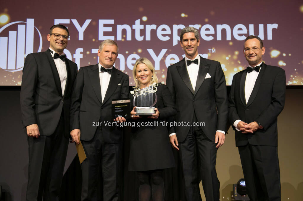 EY Entrepreneur Of The Year in der Kategorie Dienstleistungen (v.l.n.r.): Gunther Reimoser, Country Managing Partner EY Österreich, Meinhard Platzer, Co-CEO LGT Bank Österreich, Ursula Simacek, SIMACEK, Dietmar Baumgartner, Co-CEO LGT Bank Österreich, Erich Lehner, Program Partner des EY Entrepreneur Of The Year in Österreich; Copyright: EY (21.10.2019) 