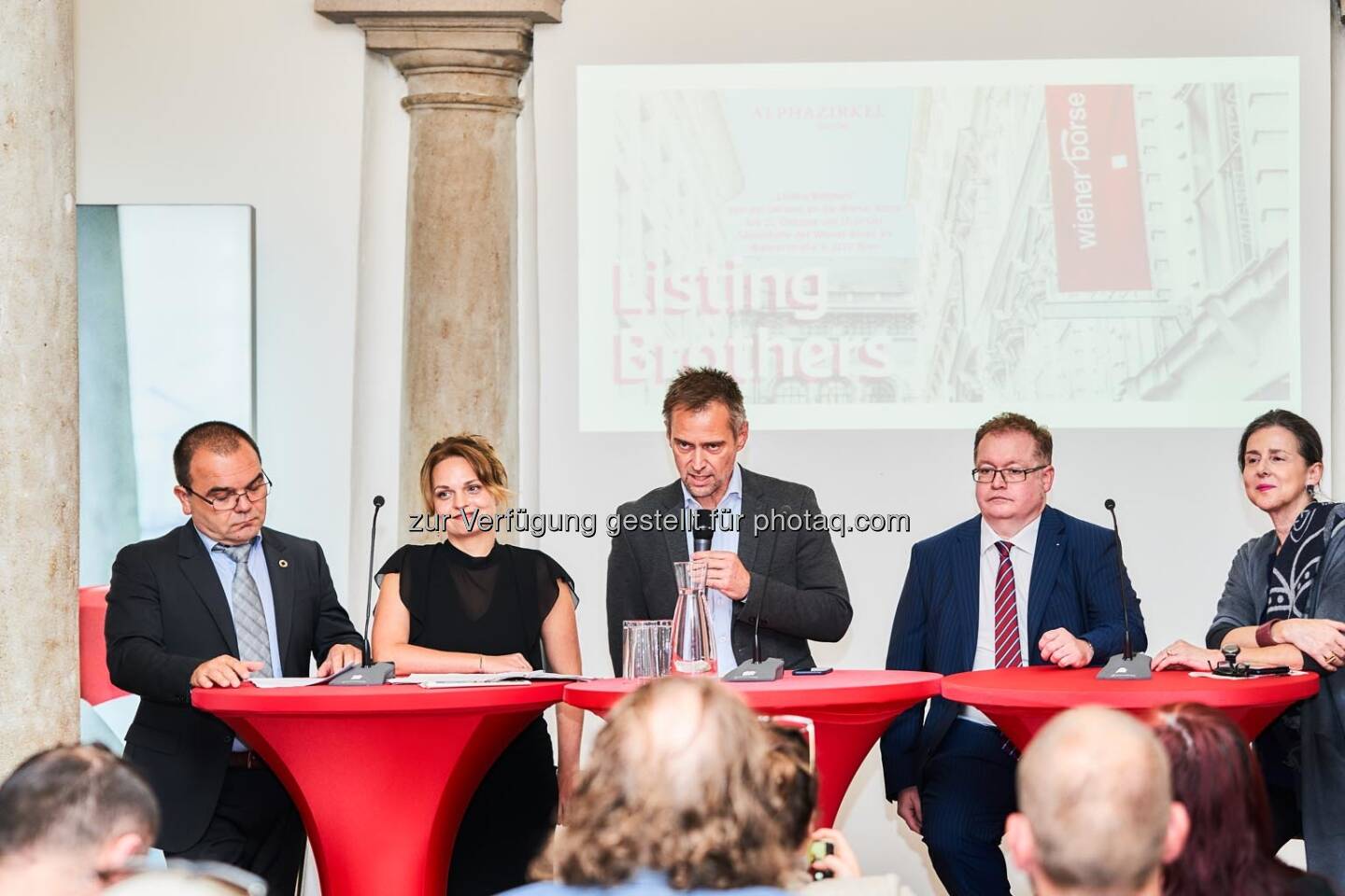 Oleksii Parkhomenko (CEO der NET New Energy Technologies AG), Julia Öztürk (CFO der NET New Energy Technologies AG), Abert Geiger (AlphaZirkel), Gregor Rosinger (Rosinger Group und auch Kernaktionär der NET New Energy Technologies AG), Brigitta Schwaruer (Inara GmbH und Aufsichtsratsvorsitzende der NET New Energy Technologies AG)