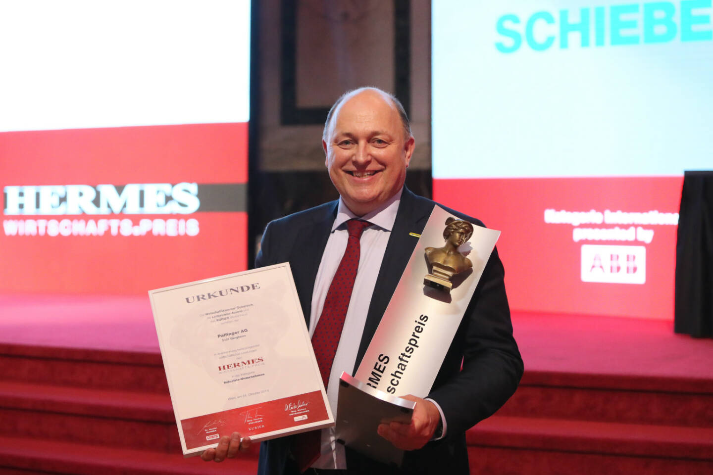 Bei der „Gala der österreichischen Wirtschaft“ in der Wiener Hofburg wurden die „HERMES.Wirtschafts.Preise“ vergeben. Palfinger gewinnt in der Kategorie Industrie (im Bild CEO Andreas Klauser); Credit: Kurier/Gilbert Novy