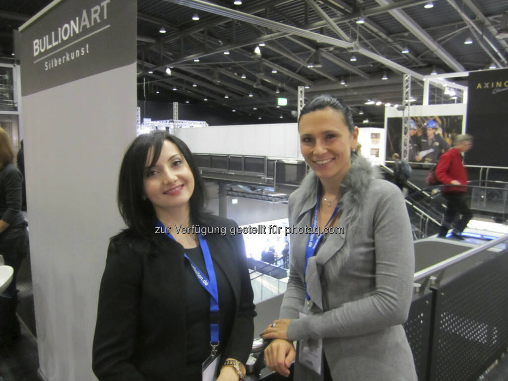 Liana Shahinian von der Manex Resource Group und Simone Korhonen von IRW-Press, © IRW-Press (15.12.2012) 