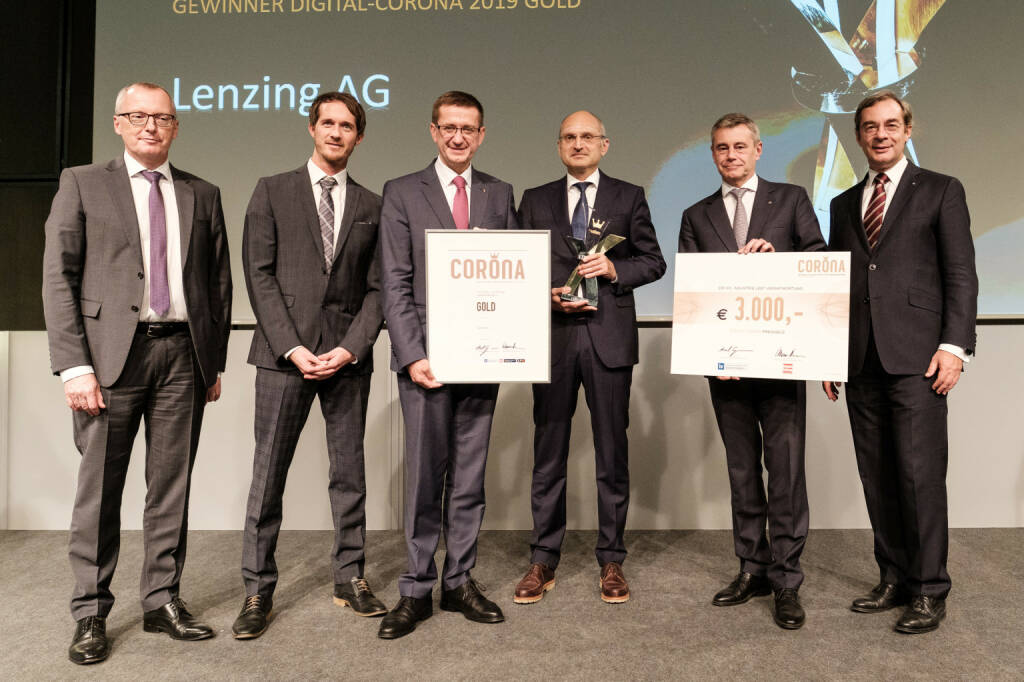 Lenzing bei Corona-Verleihung mehrfach ausgezeichnet, v.l.n.r.: Klaus Herrmann, Jürgen Spitzenberger, Markus Achleitner, Thomas Obendrauf, Dr. Heinrich Schaller und Axel Greiner; Copyright:IV OÖ/Eric Krügl, © Aussendung (05.11.2019) 