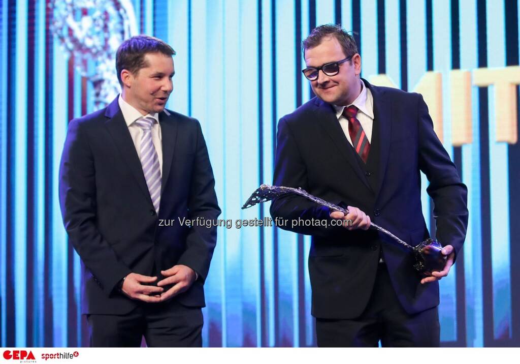 Josef Lahner (AUT) mit seinem Coach. Photo: GEPA pictures/ Christian Walgram (07.11.2019) 