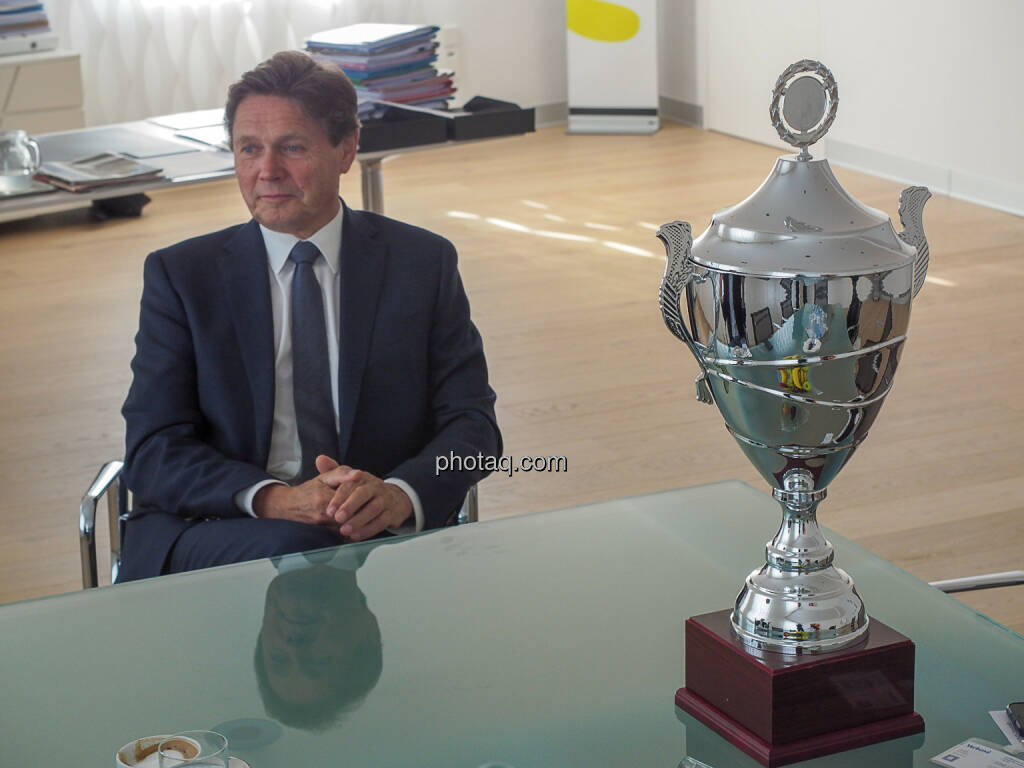 Wolfgang Anzengruber (Verbund), Wanderpokal, © photaq.com (07.11.2019) 