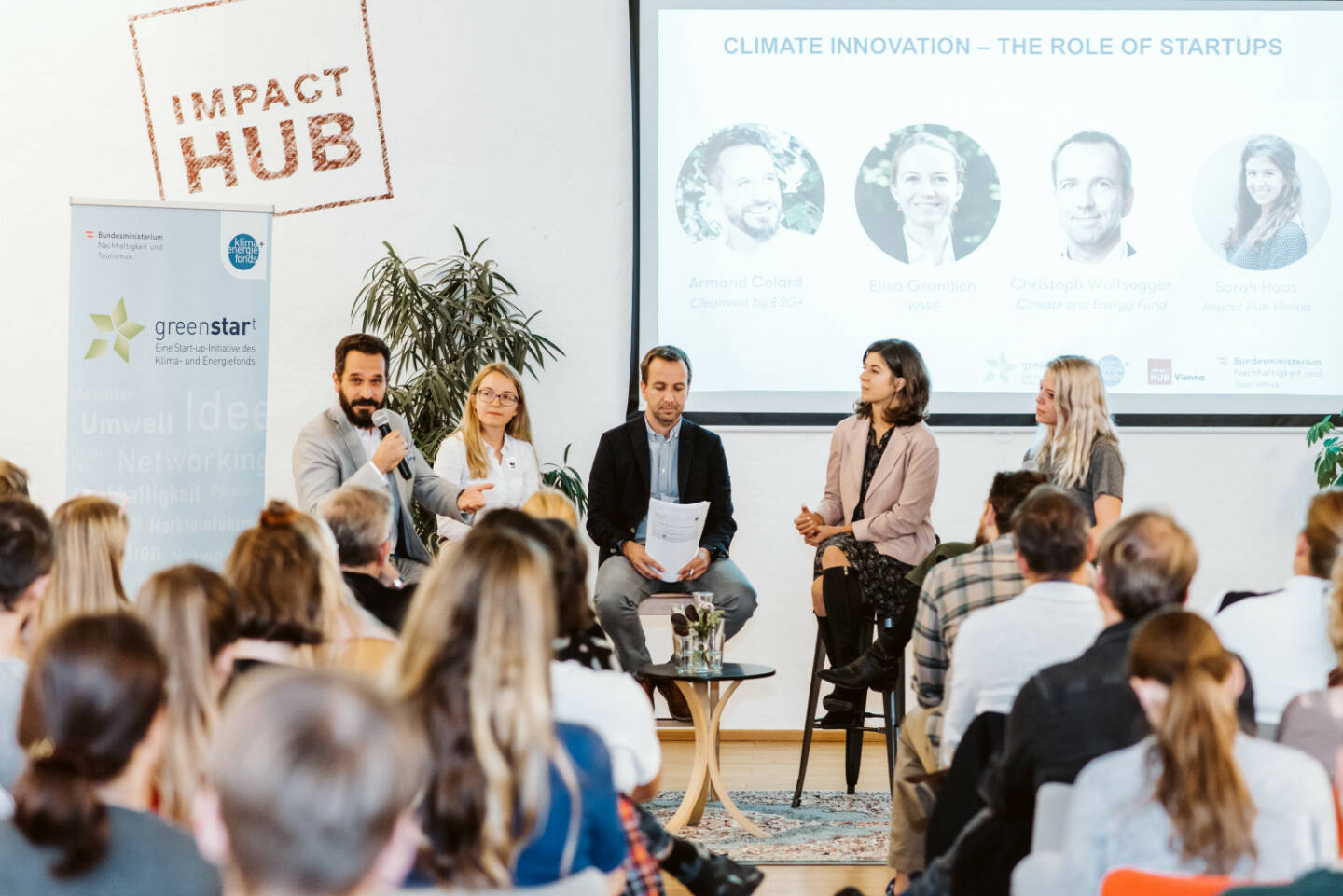 Der Klima- und Energiefonds sucht mit seiner Initiative „greenstart“ nach den besten grünen Geschäftsideen. Dazu fand im Impact Hub Vienna ein Info- und Vernetzungsevent statt. v.li.: Armand Colard (Cleanvest by ESG+), Elisa Gramlich (WWF), Christoph Wolfsegger (Klima- und Energiefonds), Sarah Haas (Climate Hub), Sophie Zechmeister (Impact Hub Vienna) © Lea Fabienne