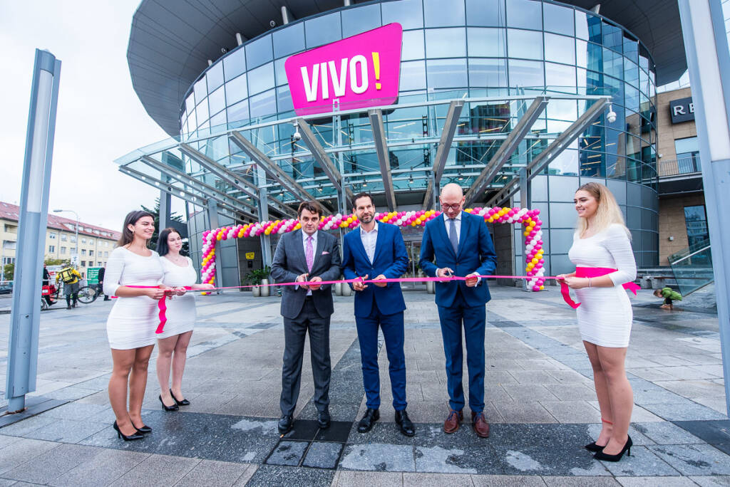 Immofinanz hat die Neupositionierung und Modernisierung ihres Einkaufszentrums VIVO! Bratislava erfolgreich abgeschlossen. im Bild:  Dietmar Reindl, COO IMMOFINANZ; Rudolf Kusý, Bürgermeister Bratislava – Nové Mesto; Adrian Bodis, Country Manager Immofinanz Bratislava Credit: Immofinanz (07.11.2019)