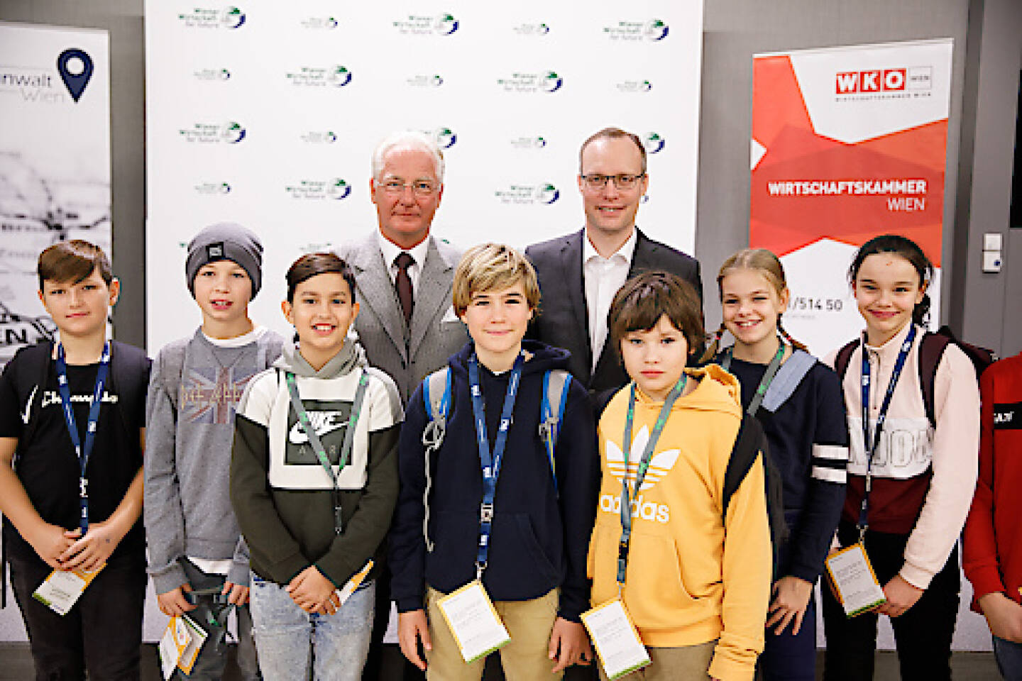 Wirtschaftskammer Wien: WKW-Vizepräsident Kari Kapsch (l.) und Standortanwalt Alexander Biach präsentierten die Initiative Wiener Wirtschaft for Future Potentiale und Chancen des Klimaschutzes identifizieren und heben – Wiener Betriebe als Best-practice-Beispiele; Credit: WKW / Wieser