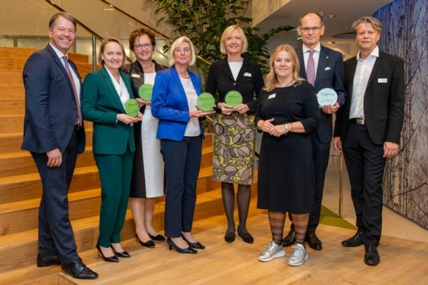 CEO/CFO-Awards 2019: Bildbeschreibung (vlnr): Gerhard Marterbauer (Deloitte), Liane Hirner (VIG), Magdalena Moll (OMV), Elisabeth Stadler (VIG), Monika Stoisser-Göhring (AT&S), Karin Mair (Deloitte), Walter Oblin (Österreichische Post), Robert Gillinger (Börse Express); Credit: Börse Express