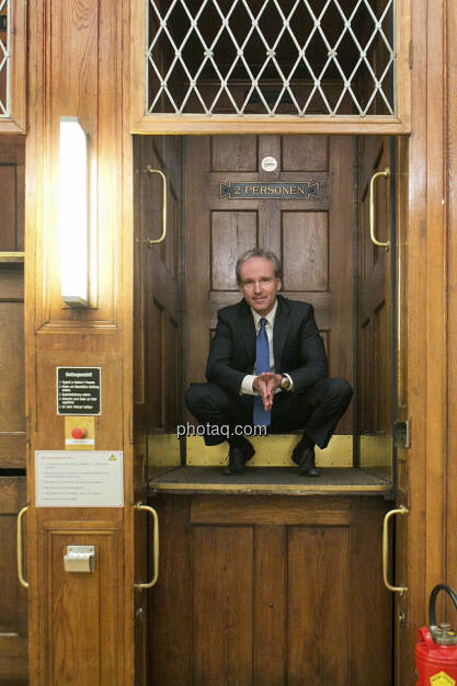 156 Jahre Aufzug: Elisha Graves Otis stellt im Kaufhaus Haughwout Store in New York City den weltweit ersten Personenaufzug fertig (15.12.2012) 