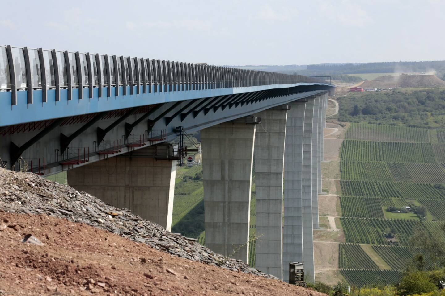 Offizielle Verkehrsfreigabe der Hochmoselbrücke - Porr Deutschland: Europas größtes Brückenprojekt fertiggestellt; Hochmoselbrücke – B 50neu (Copyright: LBM Trier)