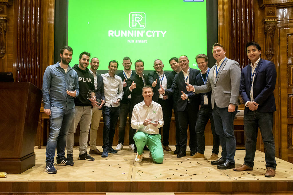 Europas bestes SportsTech Startup heißt Runnin’City. Das Unternehmen setzte sich gegen fünf weitere Finalisten durch. Die SportsTech Awards wurden vom European Super Angels Club veranstaltet. Foto v.l.: Andreas Kitzing (Sponsoo), Manuel Schneeweiss (IPEAK), Diego Seitz (GotCourts), Misha Gopaul (Fatmap), Jury-Mitglied Benjamin Penkert (SportsTechX), Berthold Baurek-Karlic (European Super Angels Club), Gewinner des Abends Olivier Lebleu (Runnin’City), Jury-Mitglied Josef Lenhart (sporteo International Sportmanagement), Thomas Kolbabek (Business Angel und CTO Greentube), Harald Friedrich, Liechtensteinische Landesbank (Österreich) AG, Jury-Mitglied Paul Schif (Laures Sport for Good Foundation), Alexander Lena (sportsWorld), Roy Hotrabhvanon (PlayerData);  © Jakob Gsöllpointner  (27.11.2019) 