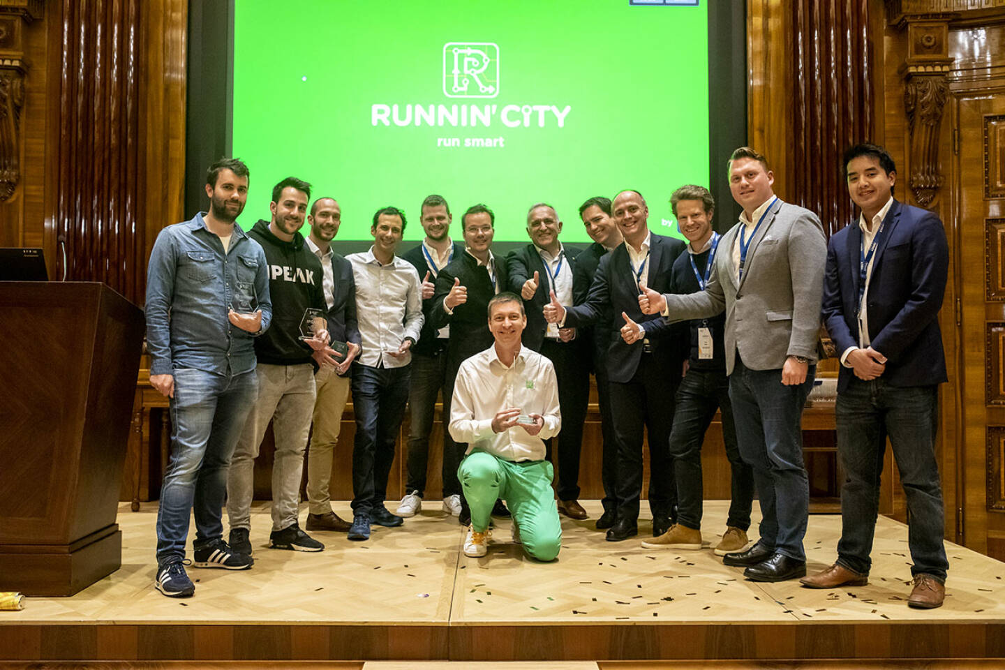 Europas bestes SportsTech Startup heißt Runnin’City. Das Unternehmen setzte sich gegen fünf weitere Finalisten durch. Die SportsTech Awards wurden vom European Super Angels Club veranstaltet. Foto v.l.: Andreas Kitzing (Sponsoo), Manuel Schneeweiss (IPEAK), Diego Seitz (GotCourts), Misha Gopaul (Fatmap), Jury-Mitglied Benjamin Penkert (SportsTechX), Berthold Baurek-Karlic (European Super Angels Club), Gewinner des Abends Olivier Lebleu (Runnin’City), Jury-Mitglied Josef Lenhart (sporteo International Sportmanagement), Thomas Kolbabek (Business Angel und CTO Greentube), Harald Friedrich, Liechtensteinische Landesbank (Österreich) AG, Jury-Mitglied Paul Schif (Laures Sport for Good Foundation), Alexander Lena (sportsWorld), Roy Hotrabhvanon (PlayerData);  © Jakob Gsöllpointner 