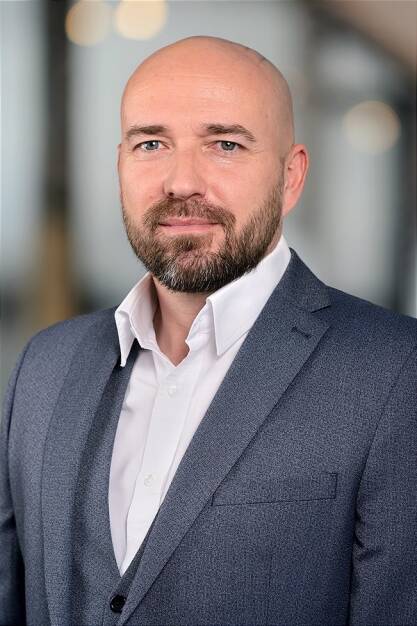 EY-Studie: Sensoren als Erfolgsfaktor und Zukunftstreiber; Dominik Rosenberg, Leiter des Bereichs Internet of Things (IoT) bei EY Österreich, betont mit Blick auf die Studienergebnisse: „Der Einsatz von Sensoren bietet Unternehmen unterschiedlicher Branchen ein riesiges Potenzial: Zum einen können sie künftig von deutlichen Kosteneinsparungen profitieren, zum anderen haben sie durch die Entwicklung von neuen Geschäftsmodellen und -praktiken bessere Vorrausetzungen, um im internationalen Wettkampf mit Unternehmen aus China und den USA zu bestehen. Credit: EY, © Aussender (28.11.2019) 