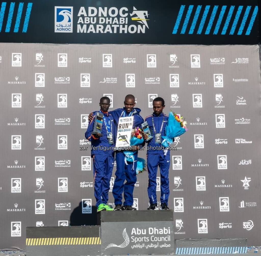 Die Preisverleihung (Männerkategorie) der zweiten Ausgabe des ADNOC Abu Dhabi Marathons (06.12.2019) 