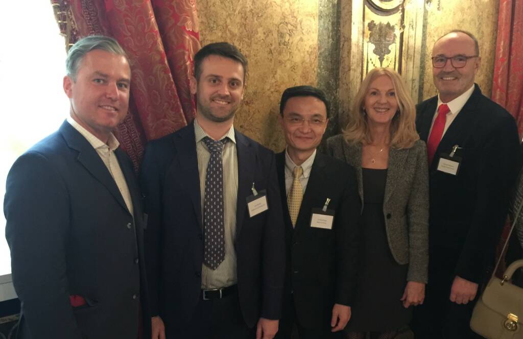 29. Kapitalmarktkonferenz Family Office Day: Dreizehn internationale, innovative Unternehmen stellten ihr Unternehmen vor: Jürgen Pichler (E.R.E. Management), Josh Bluett (Helium One Global), Wanhang Cai (Bank of China), Sabine Duchaczek (Family Office Day), Michael Wagner (TorVier Invest); Credit: Familyoffice Day (09.12.2019)