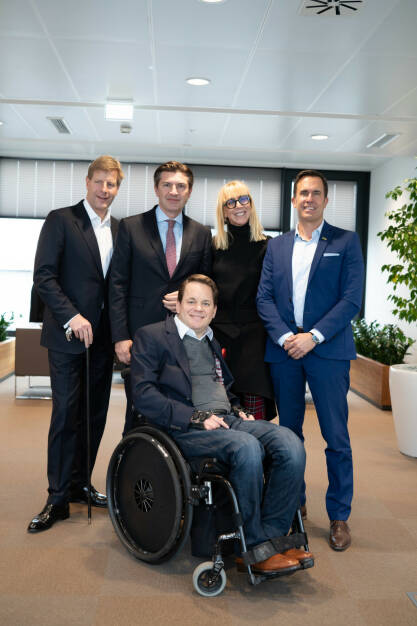 UniCredit Bank Austria bringt gemeinsam mit myAbility internationale Initiative zur Inklusion von Menschen mit Behinderung nach Österreich; von links Julian Hadschieff, Robert Zadrazil, Gregor Demblin, Caroline Casey, Oliver Krupitza (CFO ÖAMTC)
Fotocredits: Oreste Schaller, © Aussender (17.12.2019) 