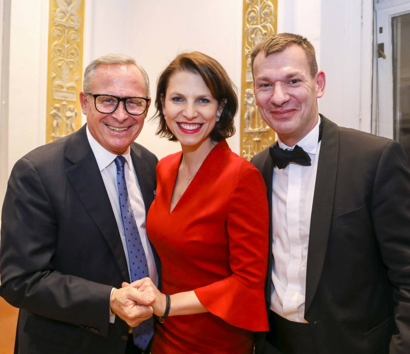 Taxi 40100: 1.700 Gäste bei Neujahrsgala von Taxi 40100; im Bild: Karl Mahrer, Karoline Edtstadler, Christian Holzhauser, Credit: Taxi 40100/picturesborn