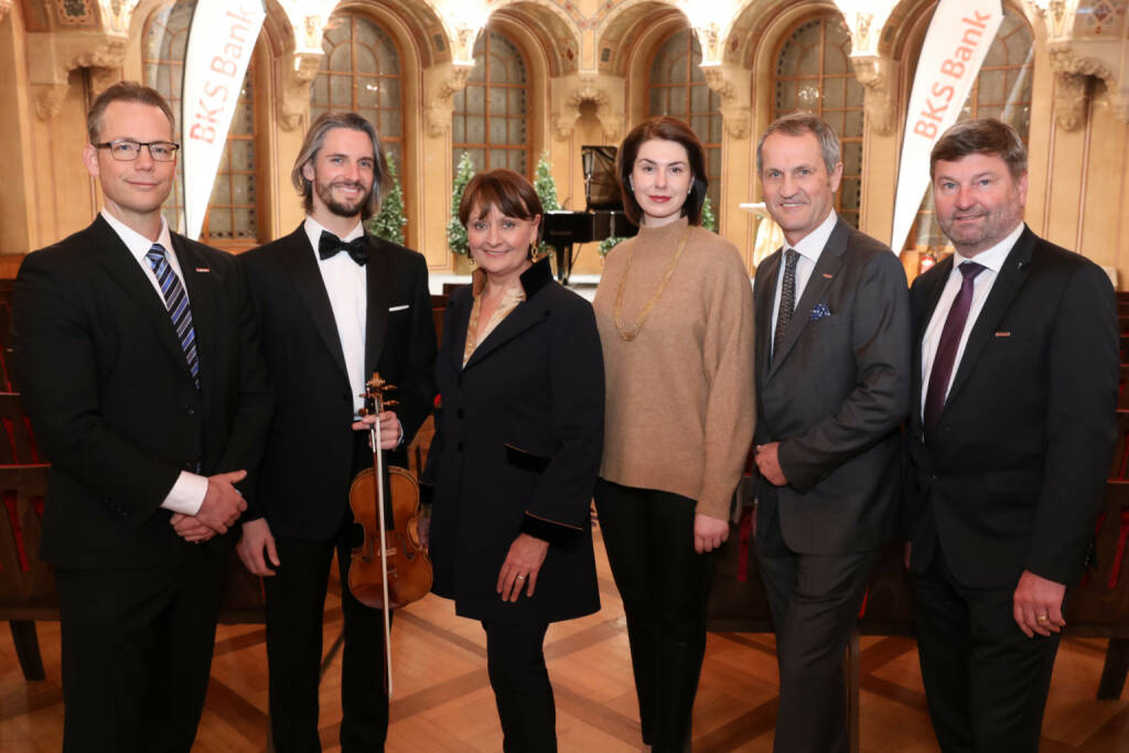 Das 30jährige Jubiläum der BKS Bank in Wien wurde stilvoll im Palais Ferstel gefeiert. V.l.n.r.: Leiter der BKS Bank-Direktion Wien-Niederösterreich-Burgenland Martin Gratzer, Violinist Johannes Fleischmann, BKS Bank-Vorstandsvorsitzende Herta Stockbauer, Pianistin Magda Amara, Leiter der BKS Bank-Direktion Wien-Niederösterreich- Burgenland Anton Seebacher und Diethmar Wölle. Credit: Katharina Schiffl (15.01.2020) 