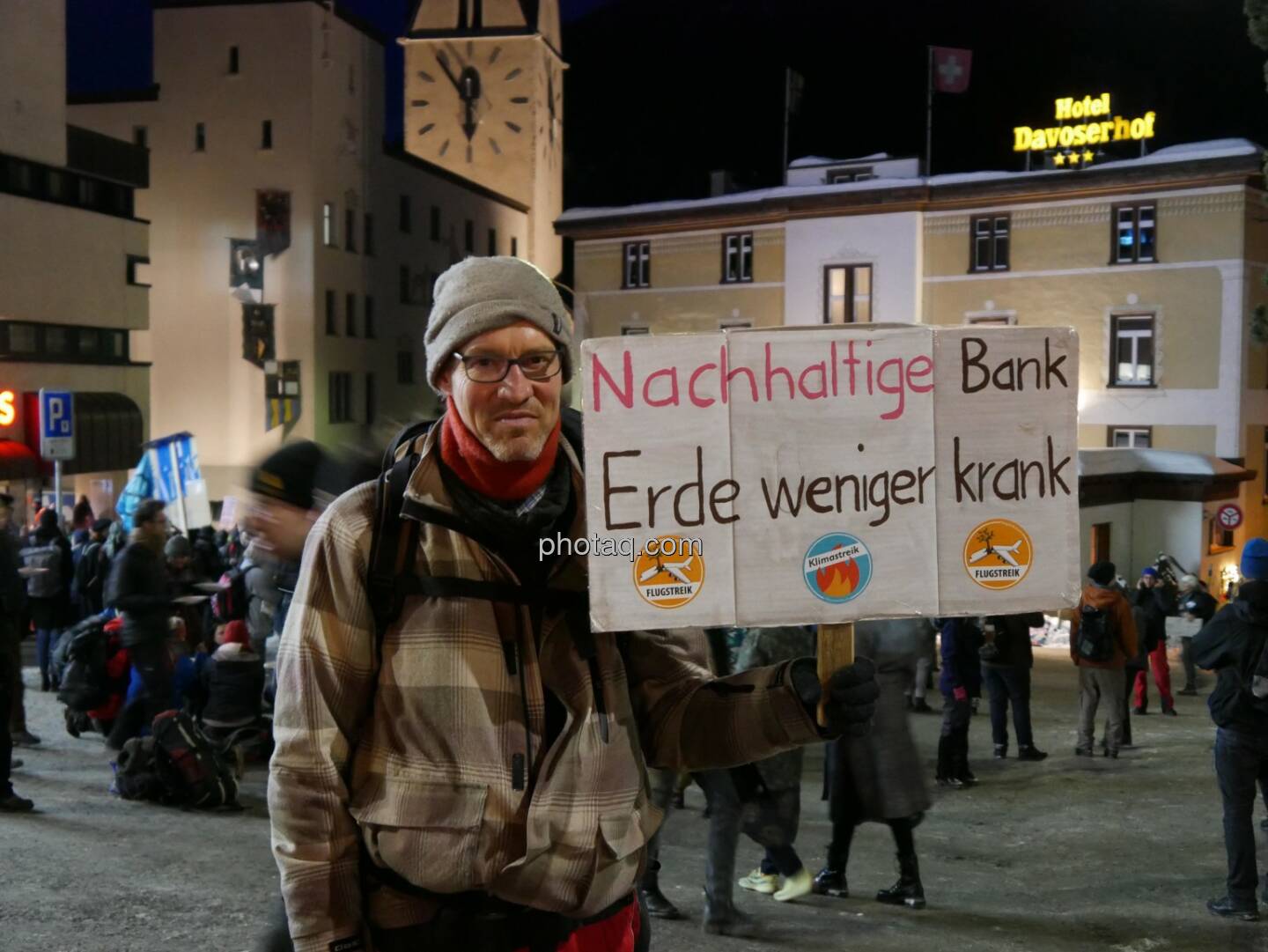 Davos, Demonstrant, Nachhaltige Bank - Erde weniger krank