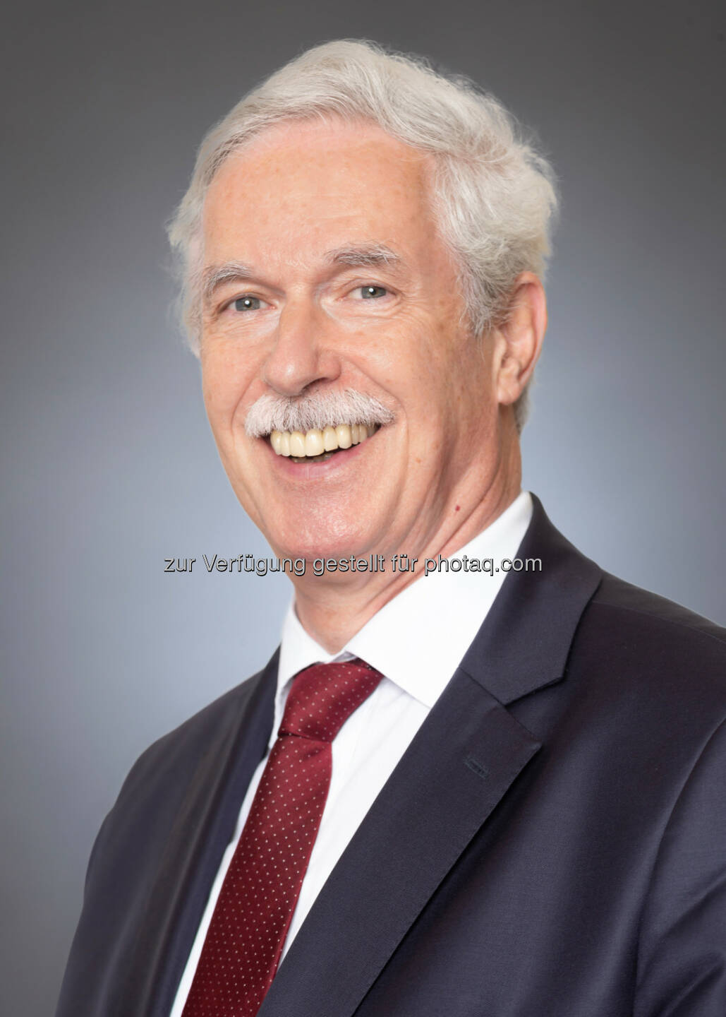 Prof. Otto Lucius, Gründer und Vorstandsbeauftragter für Finanzbildung des Österreichischen Verbandes Financial Planners (Bild: Studio Huger)