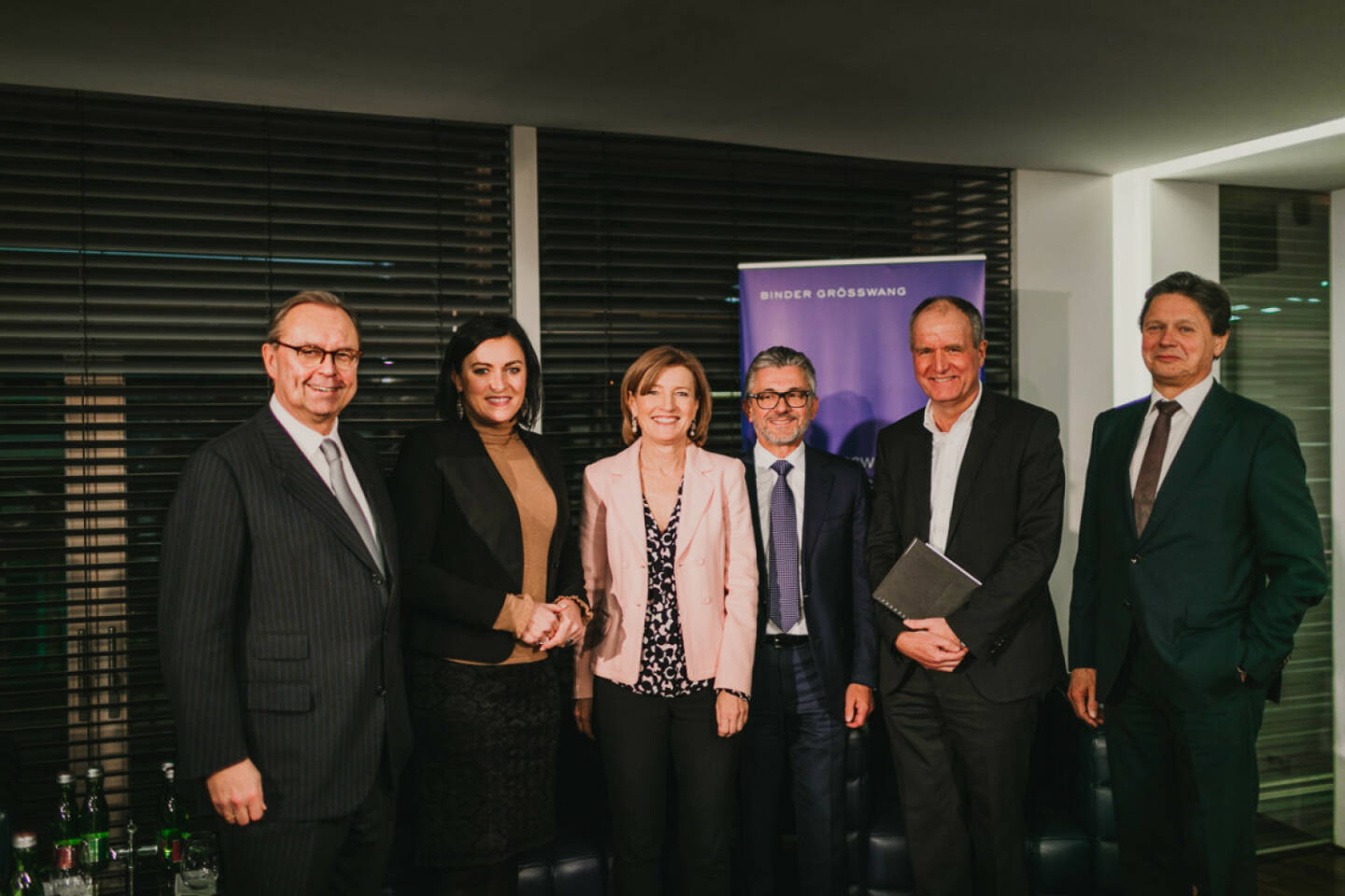 Zahlreiche Interessierte folgten der Einladung von Wirtschaftskanzlei Binder Grösswang, die zum Jahresauftakt und anlässlich des Starts der neuen Bundesregierung zur Podiumsdiskussion „Wirtschaftsstandort und Klimapolitik lud: Von links nach rechts: Managing Partner und Sprecher der Kanzlei Michael Kutschera, Bundesministerin Elisabeth Köstinger, Chefredakteurin Kurier Martina Salomon, Vorstandsvorsitzender voestalpine AG Herbert Eibensteiner, Aufsichtsratsvorsitzender der Rosenbauer AG Christian Reisinger; Fotocredit:© Adrian Almasan | Binder Grösswang