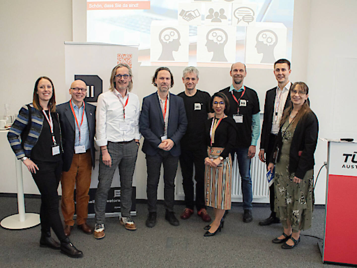 Bei dem von der TÜV AUSTRIA Akademie in Kooperation mit isn - innovation service network veranstalteten Netzwerktreffen präsentierten Innovationsprofis aus unterschiedlichen Bereichen konkrete Beispiele aus der betrieblichen Praxis; im Bild:Reinhard Willfort (Lehrgangsleiter „Innovationsmanagement“, TÜV AUSTRIA Akademie & isn - innovation service network) Christoph Schwald (TÜV AUSTRIA) Johannes Eßmeister (ecoplus) Mozhgan Sadr (VAMED-KMB) Robin Bürger (Fraunhofer IMW), Fotocredit: Andreas Amsüss, TÜV AUSTRIA