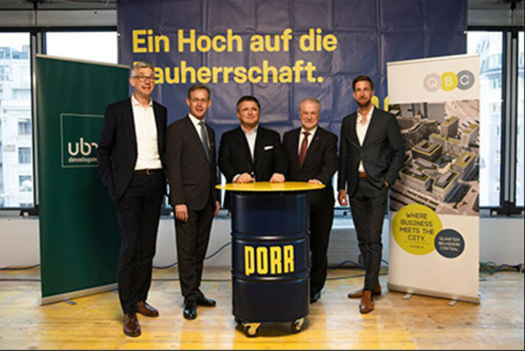 Porr/UBM - Gleichenfeier der QBC Bauteile 1&2: v.l.n.r.: DI Martin Löcker (COO, UBM), DI Gerald Beck MRICS (Geschäftsführer UBM), Ing. Karl-Heinz Strauss, MBA, FRICS (Porr CEO), Ing. Gerhard Blöschl (Bezirksvorsteher-Stellvertreter Wien 10.), Sebastian Kückens (Projektleiter, UBM) © Good Life Crew/Lukas Fassl (11.02.2020) 