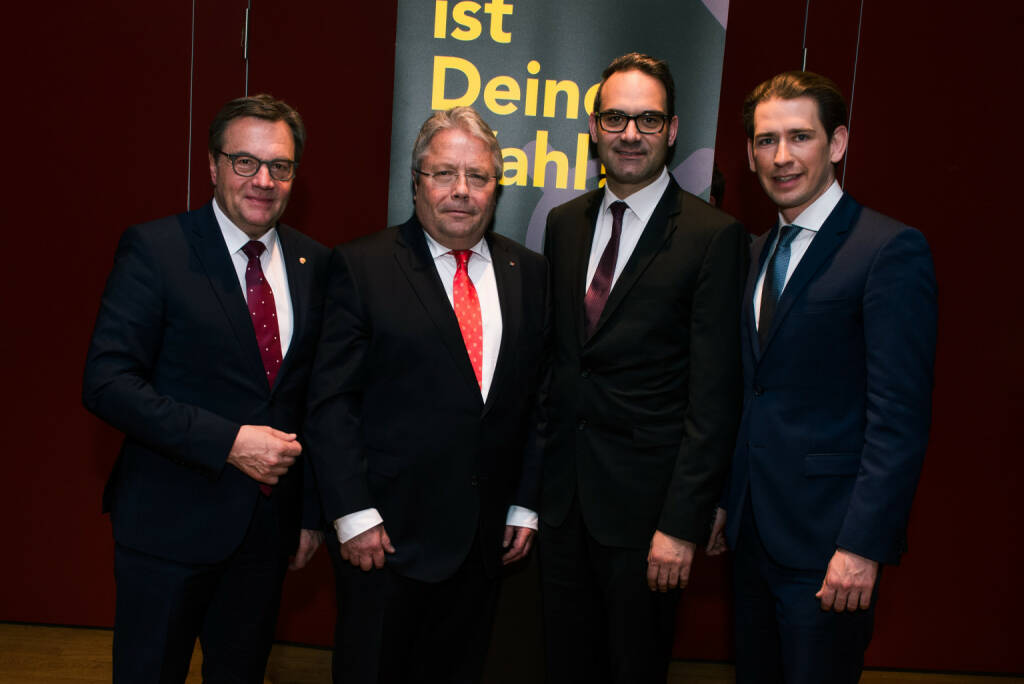 Tiroler Wirtschaftsbund: Franz Hörl mit 96,63 Prozent der Stimmen als Landesobmann bestätigt; Landeshauptmann Günther Platter und Bundeskanzler Sebastian Kurz gratulierten dem Wirtschaftsbund-Duo, Landesobmann Franz Hörl & WK-Präsident Christoph Walser; Credit: KLICKFISCH, © Aussender (19.02.2020) 