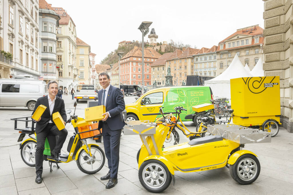 Österreichische Post AG: Postzustellung in Graz wird CO2-frei, vlnr Mag. Siegfried Nagl, Bürgermeister von Graz, Peter Umundum, Vorstand Paket & Logistik der Österreichischen Post; Fotocredit:Stadt Graz / Fischer, © Aussender (24.02.2020) 