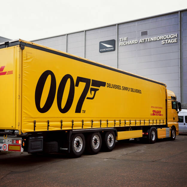 Seit dem Film Casino Royale (2006) sind die Logistikexperten von DHL zuständig für Transport- und Logistiklösungen rund um die Dreharbeiten der 007-Reihe. Für Keine Zeit zu sterben – ab 2. April 2020 weltweit in den Kinos – hat DHL alles pünktlich zu den jeweiligen Drehorten per Luft- und Seefracht sowie LKW transportiert. © 2020 Danjaq, LLC and Metro-Goldwyn-Mayer Studios Inc. NO TIME TO DIE, and related James Bond Indicia © 1962-2020 Danjaq, LLC and Metro-Goldwyn-Mayer Studios Inc. NO TIME TO DIE, and related James Bond Trademarks are trademarks of Danjaq, LLC. All Rights Reserved., © Aussender (26.02.2020) 