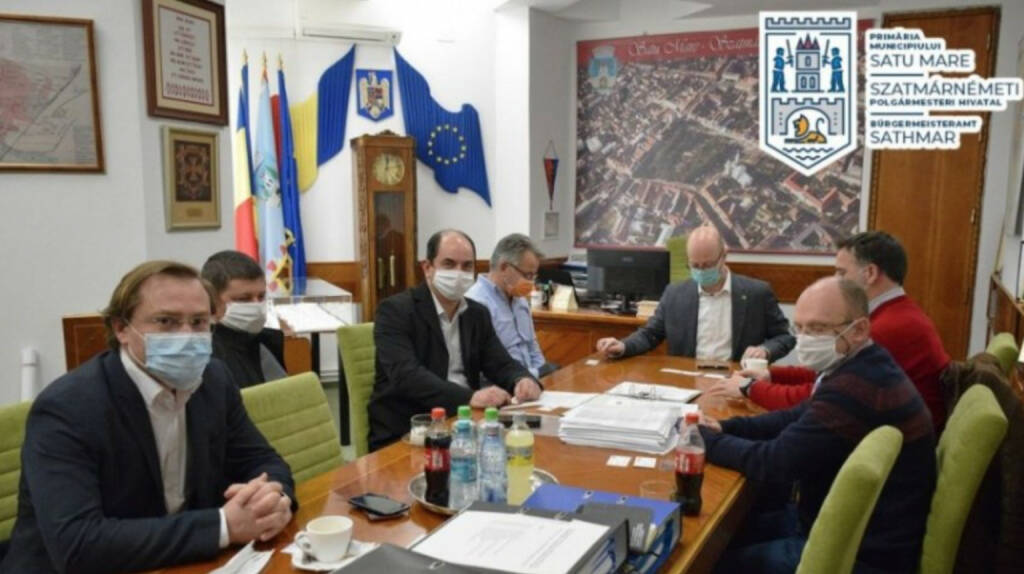 Strabag erhält Brücken-Auftrag in Rumänien: Vertragsunterzeichnung unter Einhaltung der aktuell strengen Hygienevorschriften Bildnachweis: Gemeinde Satu Mare, © Aussendung (17.04.2020) 
