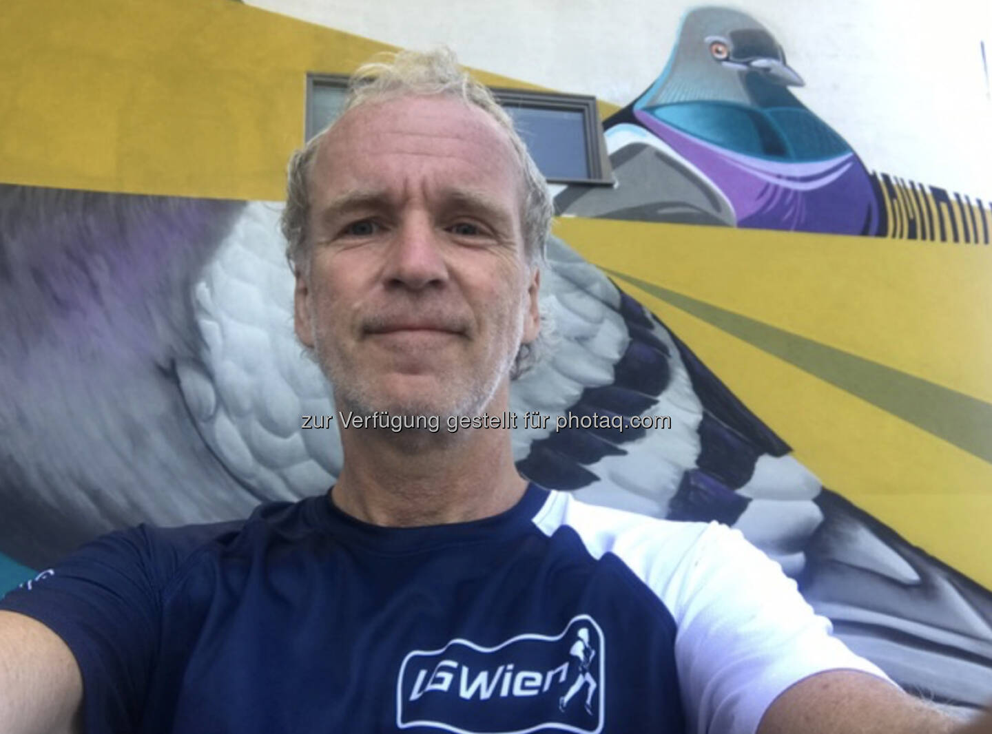 Neues LG Wien Shirt und Vogel beim Zaha Hadid Haus