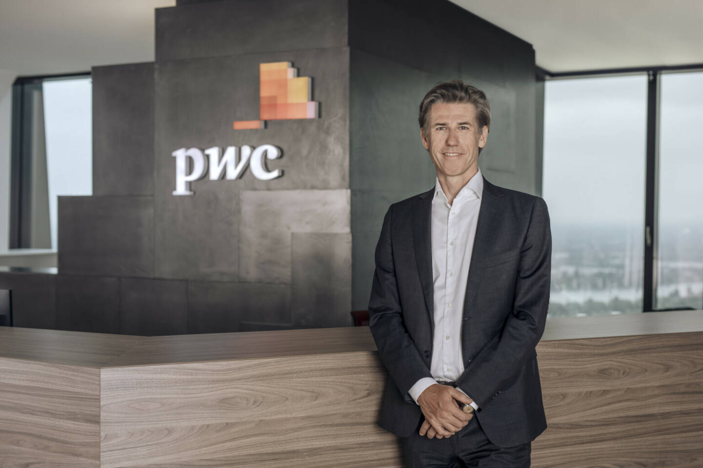 Mit Juli 2020 ist Peter Perktold (54) Senior Partner bei PwC Österreich. Perktold übernimmt die Führung von Christine Catasta, die PwC Österreich seit 2018 vorstand und nach 38 Jahren im Unternehmen in den Ruhestand tritt. Credit: PwC