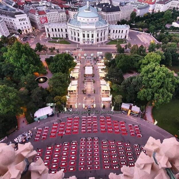 Good Morning Vienna from Film Festival auf dem Wiener Rathausplatz!
.
Thanks to an amazing team who transformed Vienna's Rathausplatz into a unique Film Festival 🎬 and a one-of-a-kind 🍔🍹culinary journey #carmenscorner
.
📸 X Film Festival 2020 in the making
.
Table reservations via: www.doco.com/carmenscorner
.
#soWIENie #wien #meineventfindetstadt  Source: http://facebook.com/docoeventsteam, © Aussender (06.07.2020) 