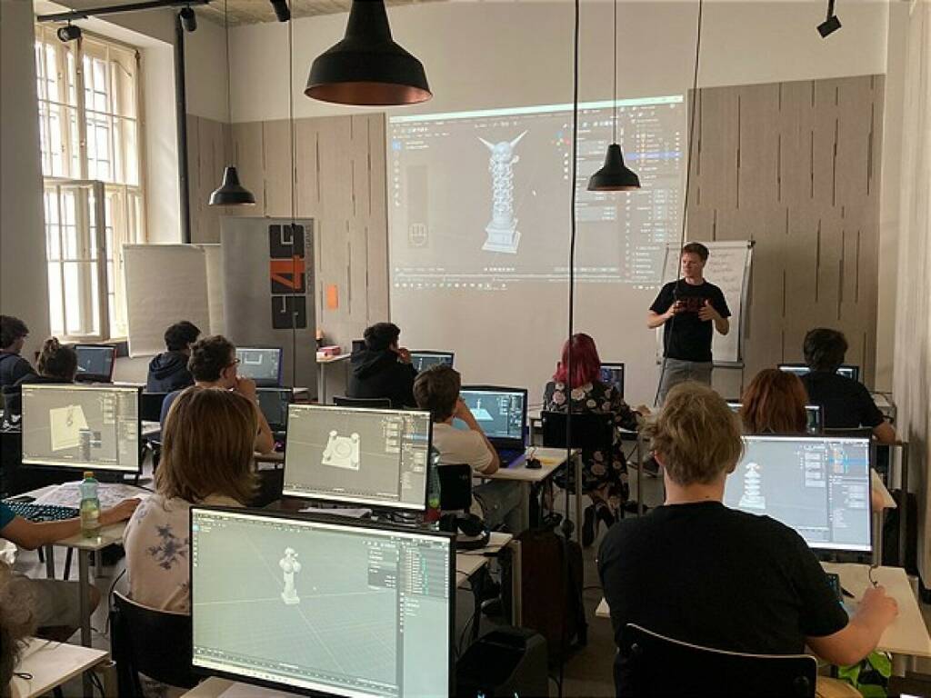 In Wien findet zur Zeit in Räumlichkeiten von A1 ein viertägiger Games Roundup Workshop statt. Der Schnupperkurs der deutschen S4G School4Games bietet Einsteigern einen perfekten Einblick in die Entwicklung von digitalen Games. Es werden die wichtigsten Fachbegriffe in den Bereichen Entwicklung und Produktion von digitalen Spielen sowie Game Design-Fachbegriffe, Konzepte, Methoden, Software und Tools vermittelt. Credit: A1 (09.07.2020) 